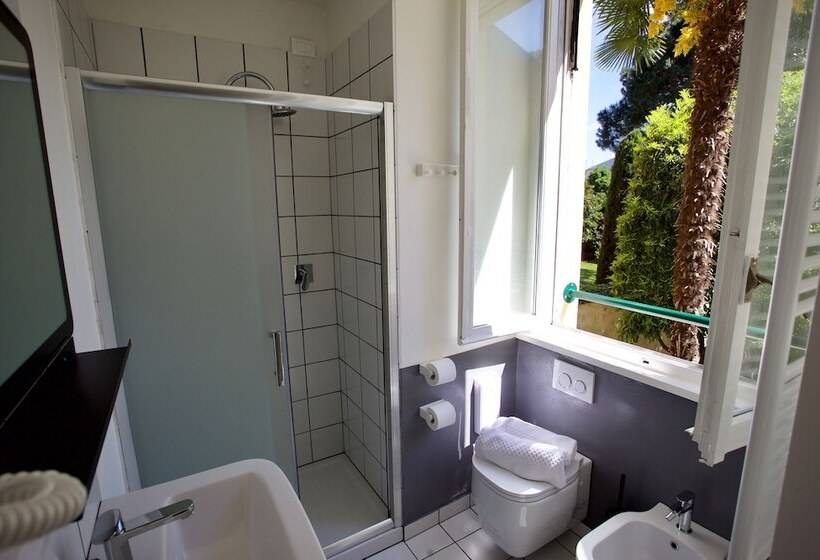 ルームシェアのワンベッド, Ostello Bello Lake Como