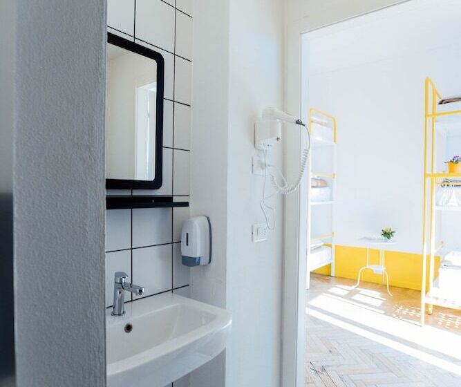 ルームシェアのワンベッド, Ostello Bello Lake Como