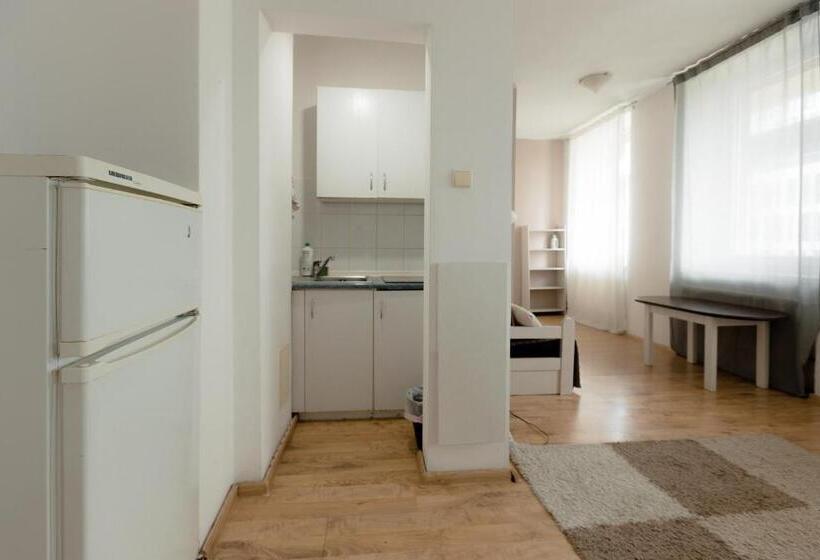 إستوديو قياسى, Hidden Peak Guestrooms