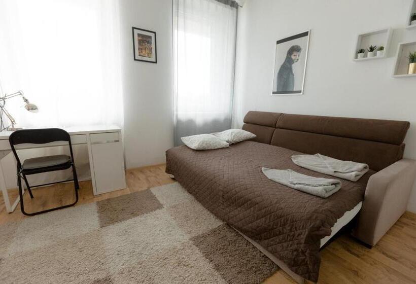 إستوديو قياسى, Hidden Peak Guestrooms