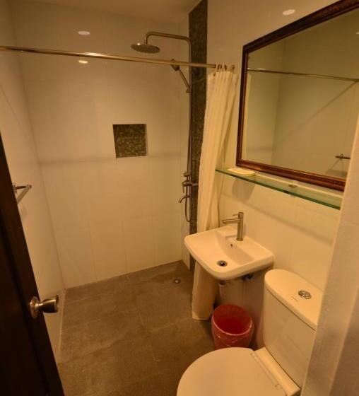 اتاق استاندارد سه نفره, Chito S