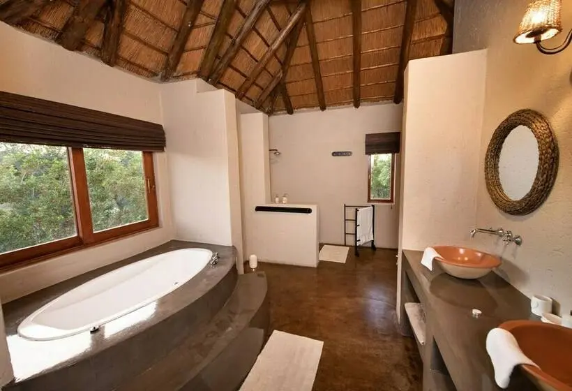 スイート（家族用）, Elephant Game Lodge