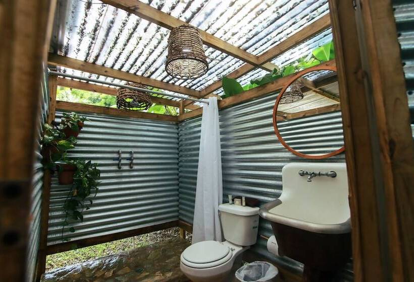 استودیوی لوکس, Hacienda Tres Casitas