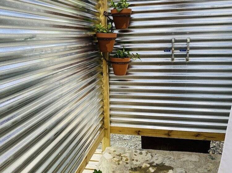 استودیوی لوکس, Hacienda Tres Casitas