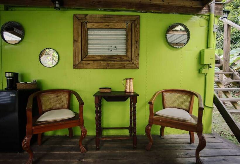 استودیوی لوکس, Hacienda Tres Casitas