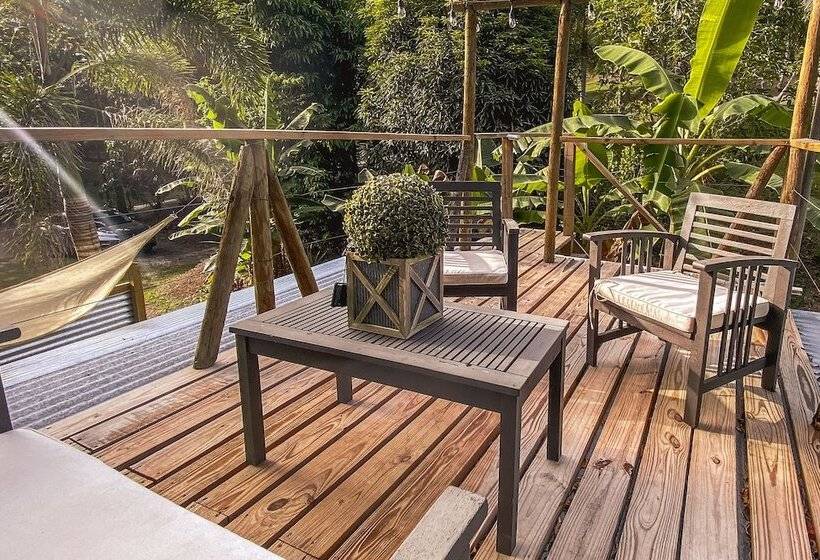 استودیوی لوکس, Hacienda Tres Casitas