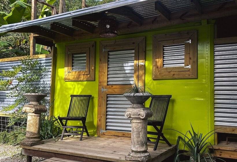 استودیوی لوکس, Hacienda Tres Casitas