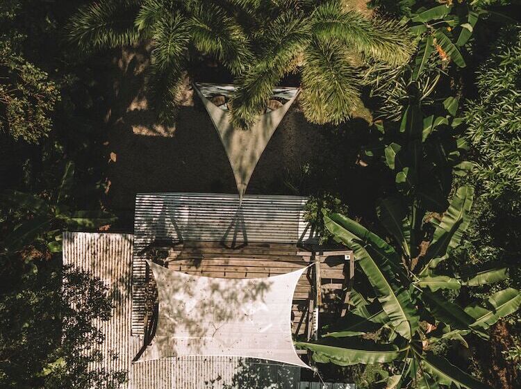 استودیوی لوکس, Hacienda Tres Casitas