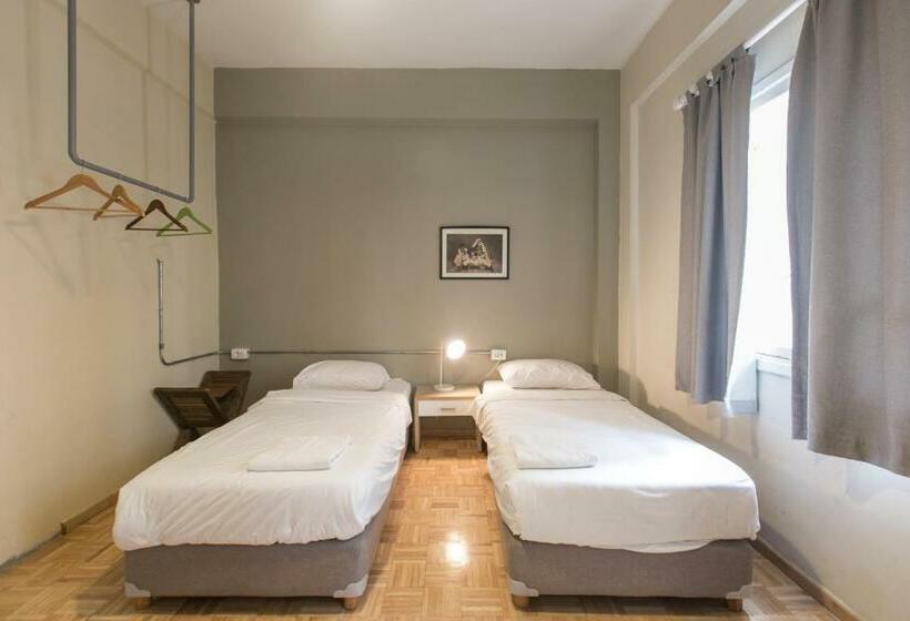 اتاق استاندارد با سرویس بهداشتی مشترک, The Grand Meshmosh