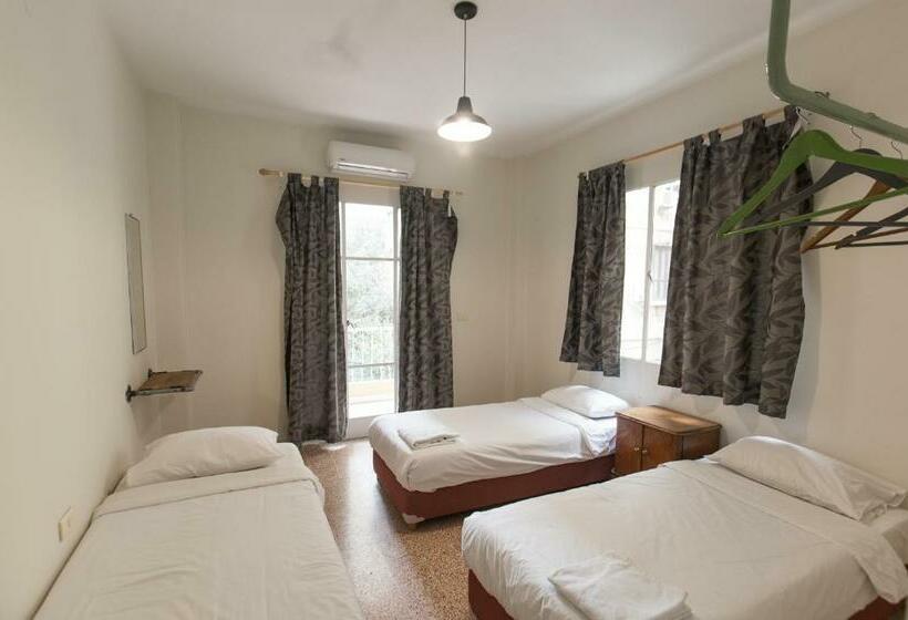 اتاق استاندارد سه تخته با سرویس بهداشتی مشترک, The Grand Meshmosh