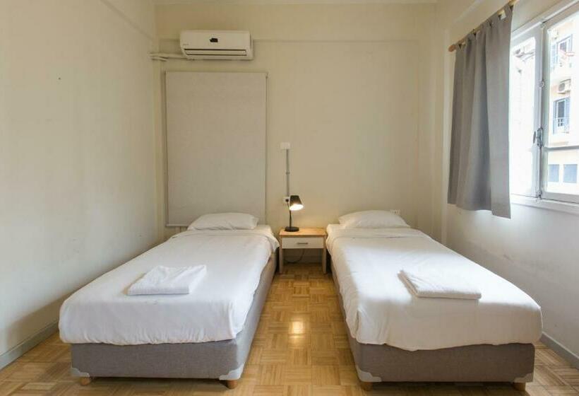 اتاق استاندارد چهارنفره با سرویس بهداشتی مشترک, The Grand Meshmosh