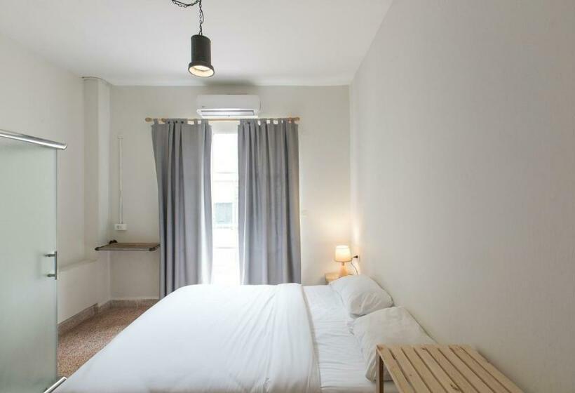 اتاق اکونومی, The Grand Meshmosh