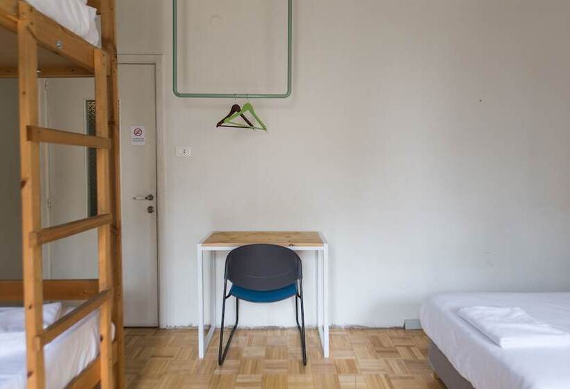 اتاق استاندارد چهارنفره با سرویس بهداشتی مشترک, The Grand Meshmosh