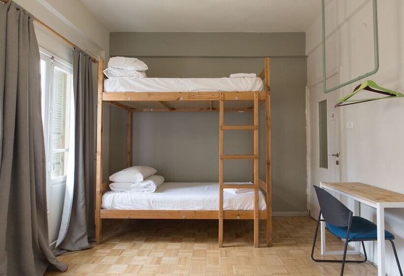 اتاق استاندارد چهارنفره با سرویس بهداشتی مشترک, The Grand Meshmosh