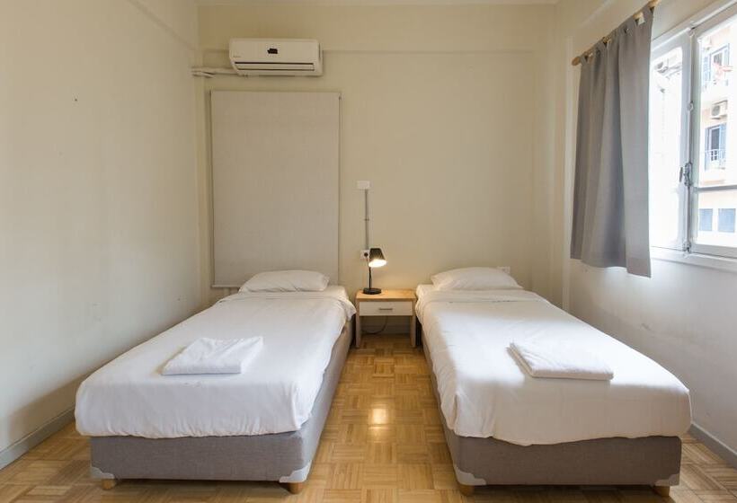 اتاق استاندارد چهارنفره با سرویس بهداشتی مشترک, The Grand Meshmosh