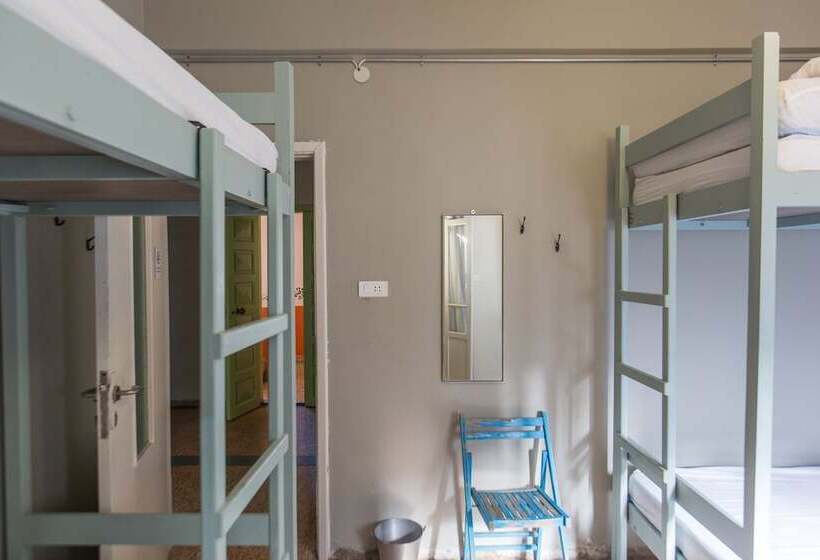 تختخواب در اتاق مشترک, The Grand Meshmosh