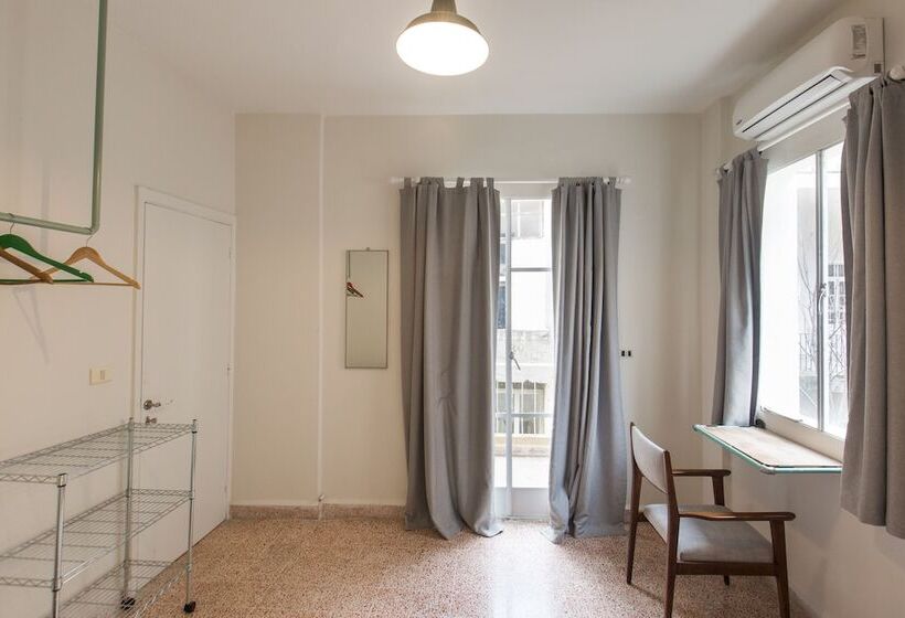 اتاق استاندارد با سرویس بهداشتی مشترک, The Grand Meshmosh