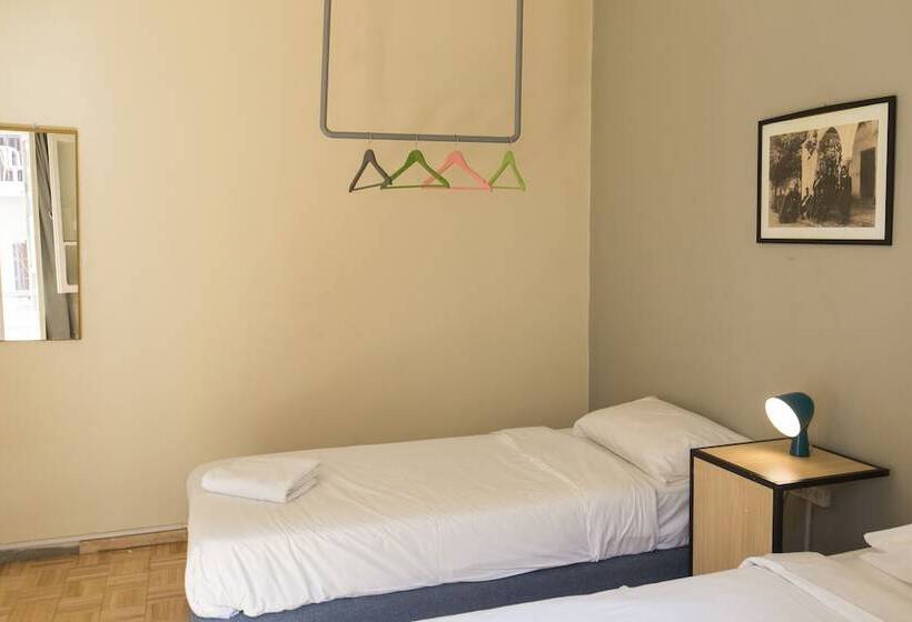 اتاق استاندارد با سرویس بهداشتی مشترک, The Grand Meshmosh