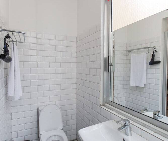 اتاق اکونومی, The Grand Meshmosh