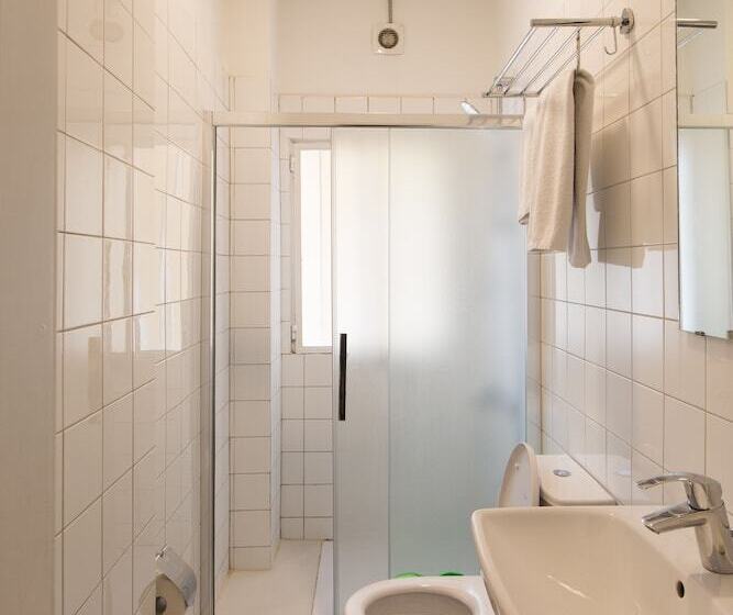 اتاق اکونومی, The Grand Meshmosh