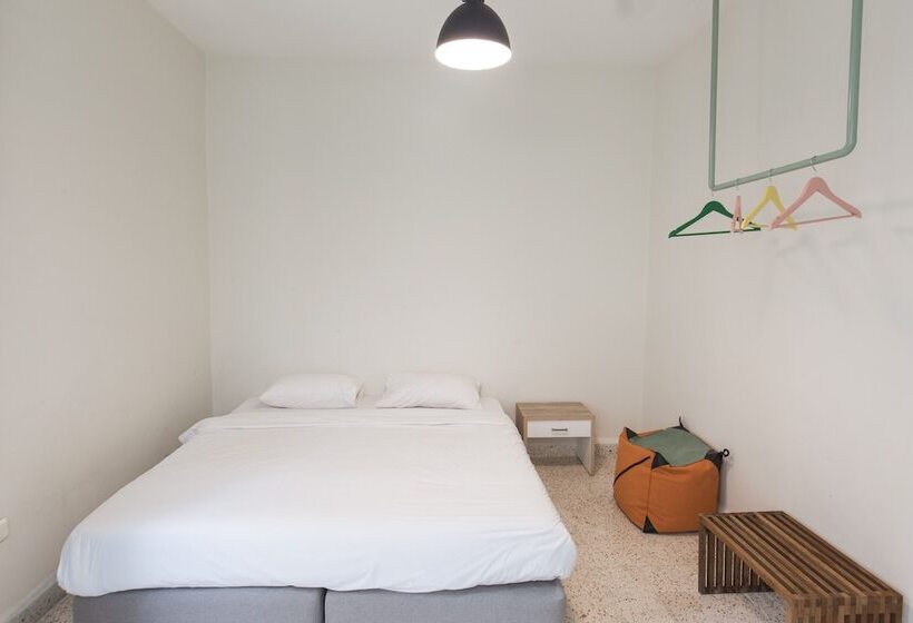 اتاق اکونومی, The Grand Meshmosh