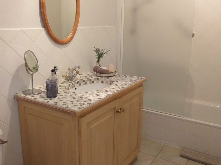 اتاق استاندارد با تخت دوبل, L'auberge Chanteclair