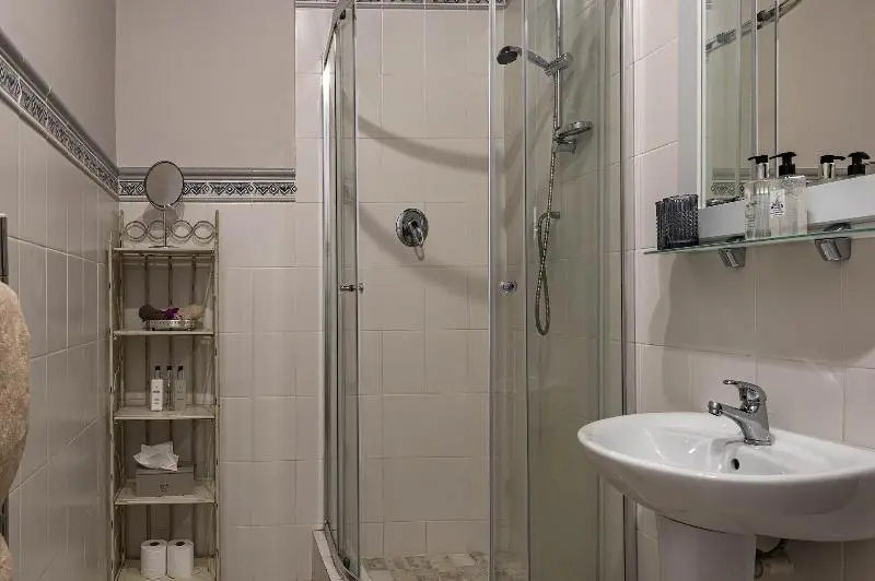 Standard Yhden Hengen Huone, L'auberge Chanteclair