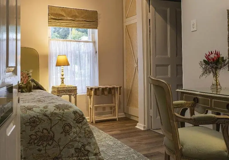 Standard Yhden Hengen Huone, L'auberge Chanteclair
