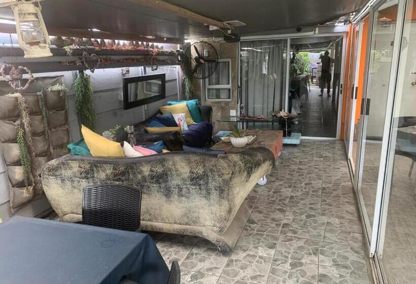 اتاق استاندارد با سرویس بهداشتی مشترک, Mitchell S Guesthouse