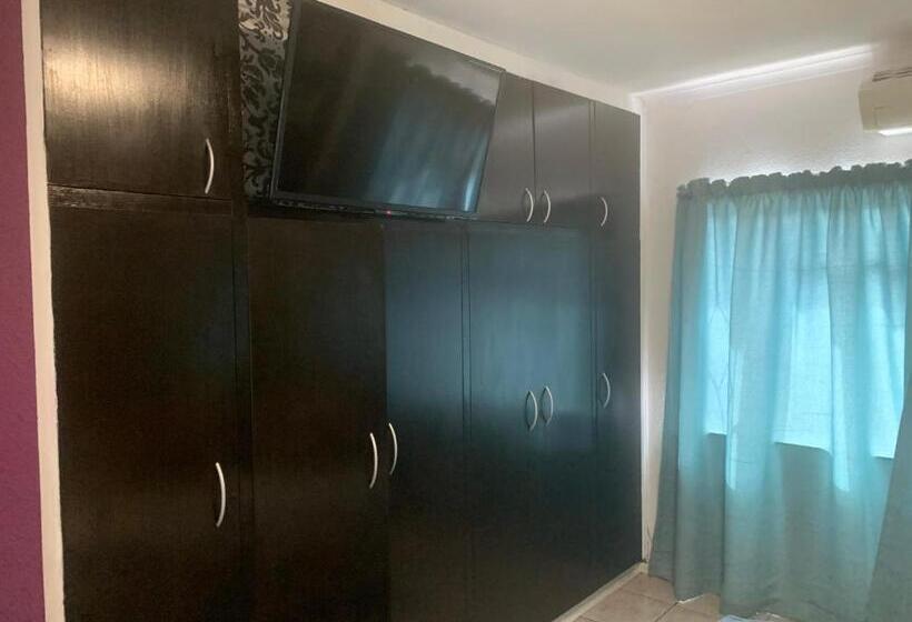 جناح سوبيريور, Mitchell S Guesthouse