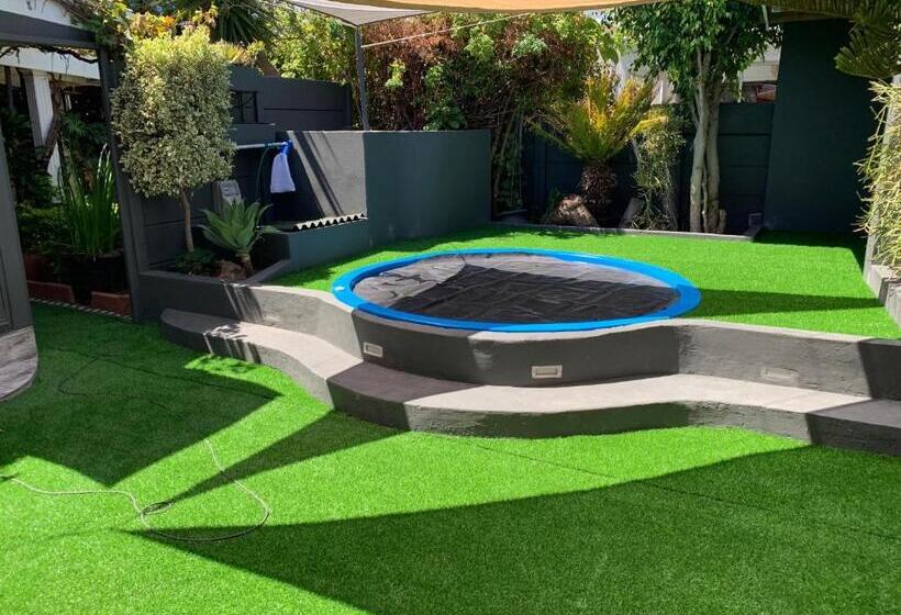 سوییت سوپریور, Mitchell S Guesthouse