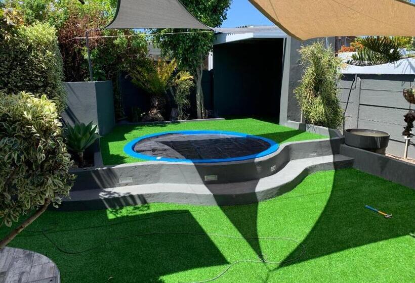 سوییت سوپریور, Mitchell S Guesthouse