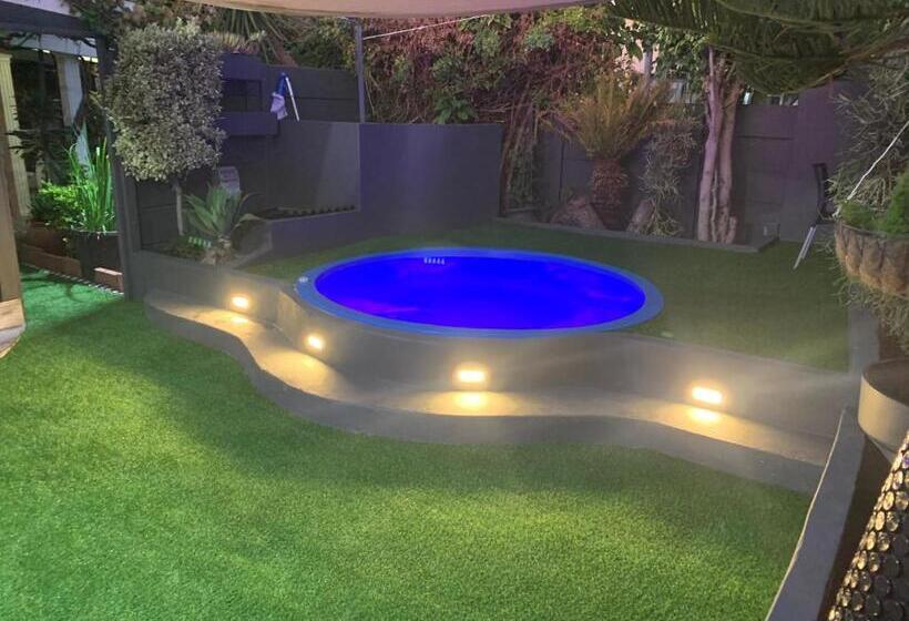 سوییت سوپریور, Mitchell S Guesthouse