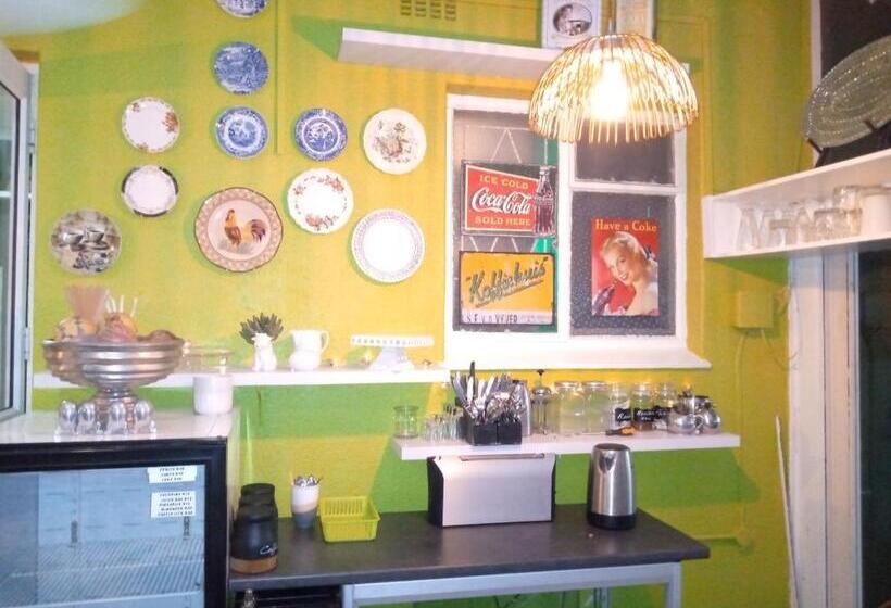 استودیوی استاندارد, Mitchell S Guesthouse