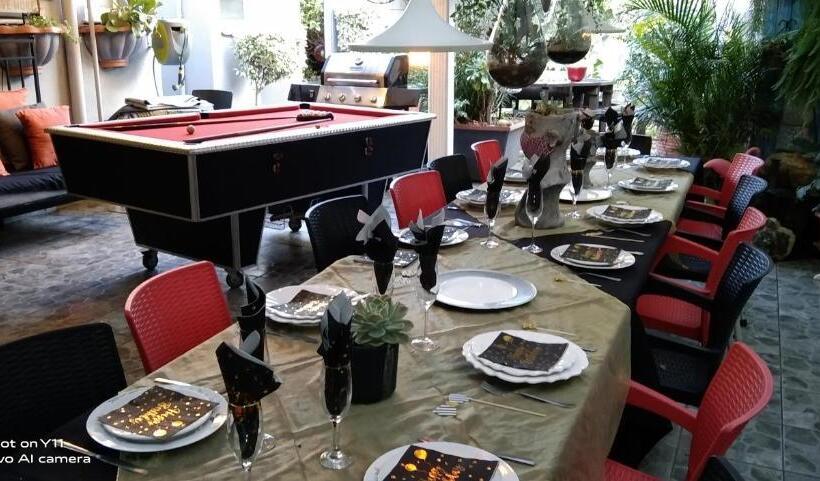 إستوديو قياسى, Mitchell S Guesthouse