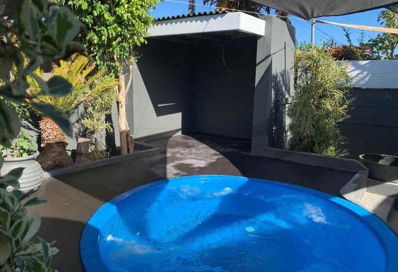 إستوديو قياسى, Mitchell S Guesthouse