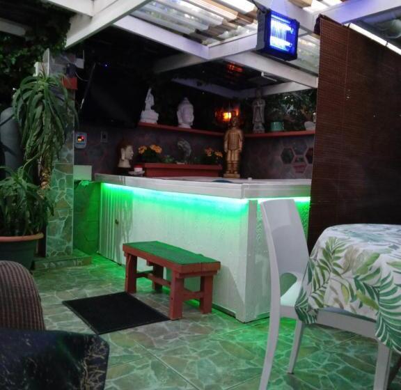 جناح سرير كينج, Mitchell S Guesthouse