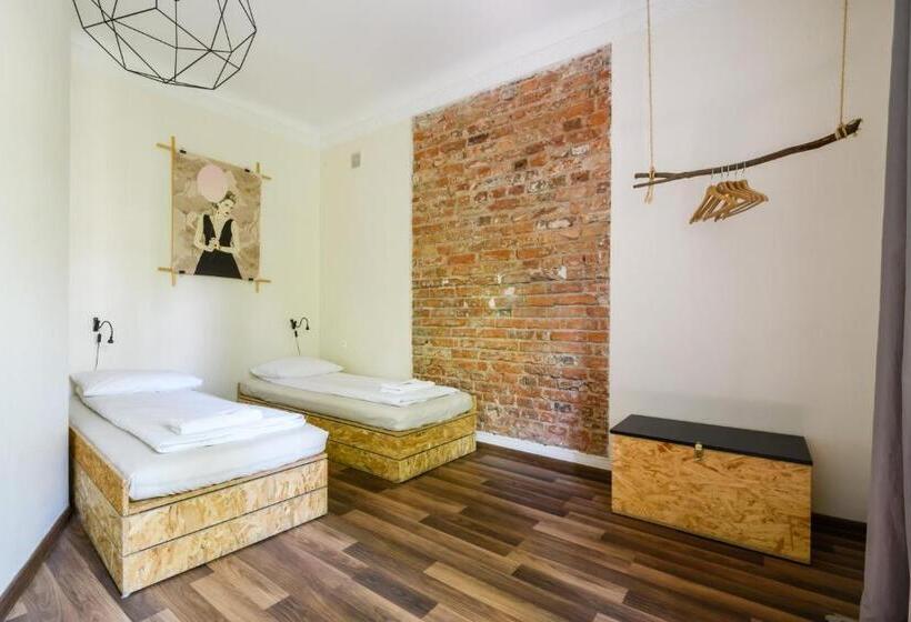 غرفة قياسية, Lull Hostel