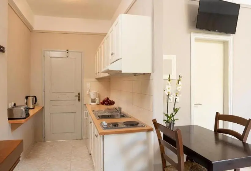 استودیوی سوپریور, Talos Hotel Apartments