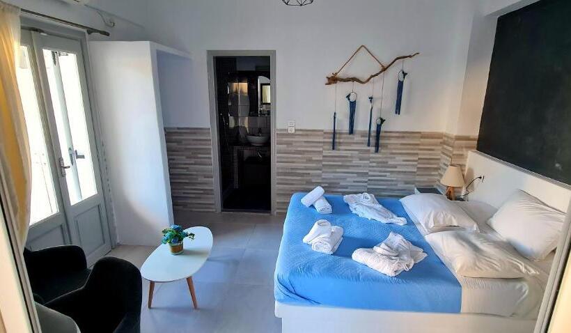 Standardzimmer mit Poolblick, Villa Anto