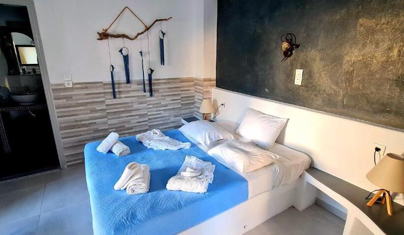 Standardzimmer mit Poolblick, Villa Anto