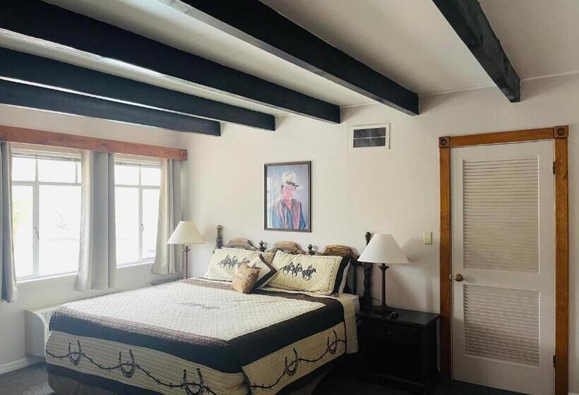 디럭스 스위트 킹 침대, Apache Motel