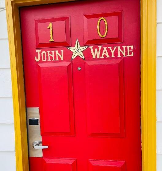 디럭스 스위트 킹 침대, Apache Motel