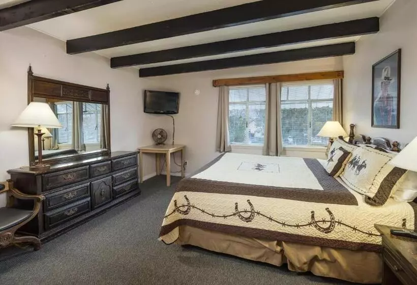 Deluxe Suite King Bed, Apache Motel