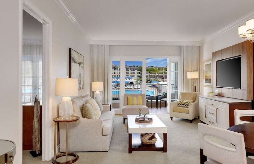 جناح, Balboa Bay Resort