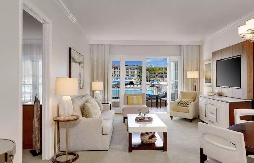 سوییت, Balboa Bay Resort