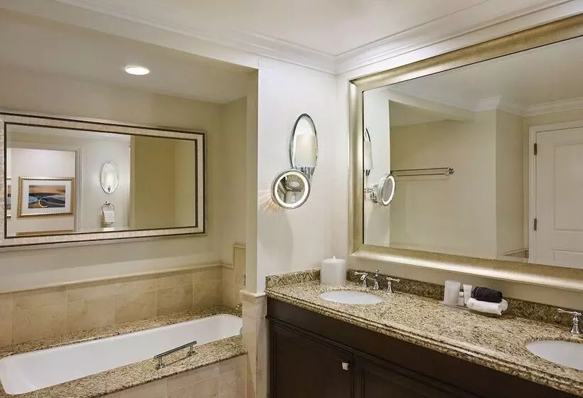 سوییت, Balboa Bay Resort