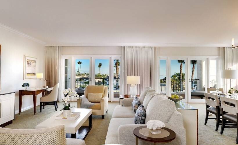 جناح, Balboa Bay Resort