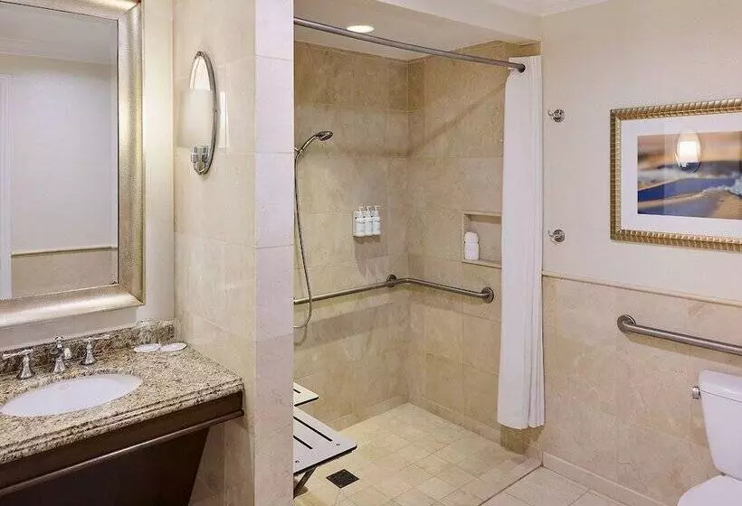 سوئیت برای معلولان, Balboa Bay Resort