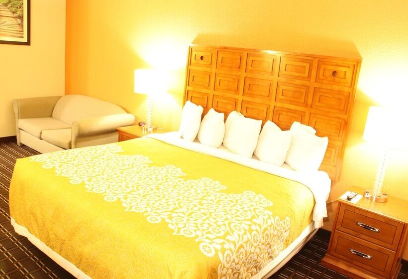 Номер Deluxe, Days Inn By Wyndham Black River Falls   Access To Atv Trail